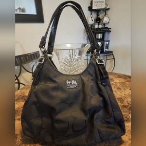 Coach Signature Maggie